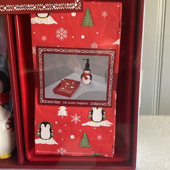 BNIB-3 Piece Set- Ceramic Penguin Soap Pump, 24 Hand Towels & Ceramic Towel Tray - Picture 12 of 16